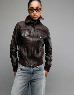 Stradivarius - Gerippte Lederjacke in Braun-Brown