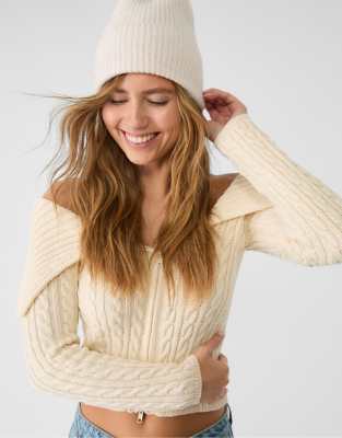 Stradivarius - Gerippte Mütze in Ecru mit Plakette-Weiß