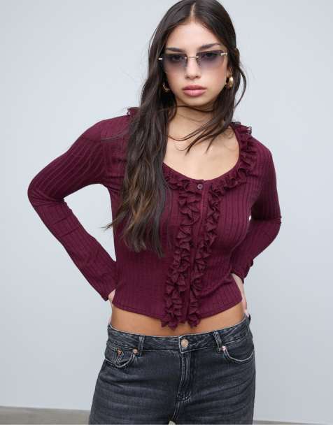 Stradivarius – Gerippte Strickjacke in Lila mit Rüschen - view 1