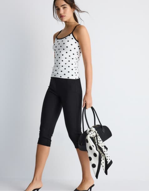 Stradivarius – Geripptes Oberteil in Ecru mit schmalen Trägern - view 1