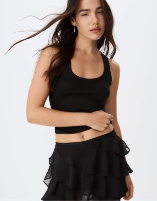 Stradivarius - Gerüschter Mini-Skort in Schwarz