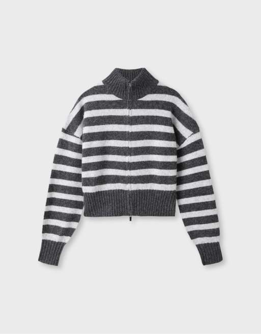 Stradivarius gestreept gebreid vest met rits in donkergrijs, 6 van 7