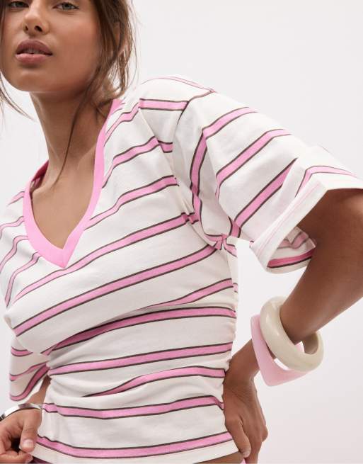 Stradivarius - Gestreept T-shirt met V-hals en kimonomouwen in bubblegum roze, 5 van 6