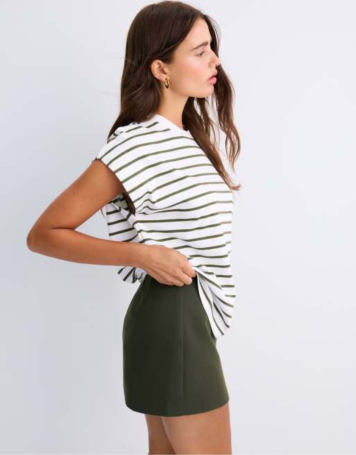 Stradivarius gestreept T-shirt met verlaagde mouwen in kaki, 2 van 7