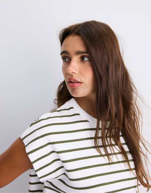 Stradivarius gestreept T-shirt met verlaagde mouwen in kaki, 4 van 7
