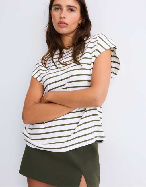 Stradivarius gestreept T-shirt met verlaagde mouwen in kaki, 5 van 7