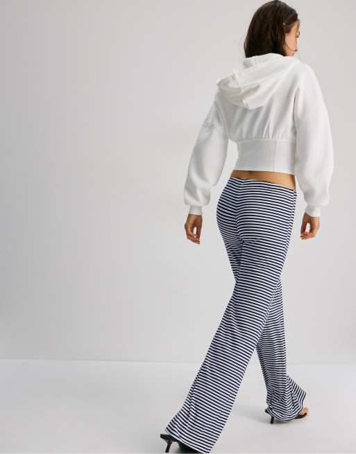 Stradivarius gestreepte slim-fit joggers met smalle taille in donkerblauw, 3 van 7
