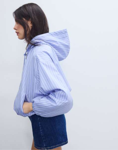 Stradivarius – Gestreifte Basic-Jacke aus Nylon in Himmelblau mit Kapuze - view 1