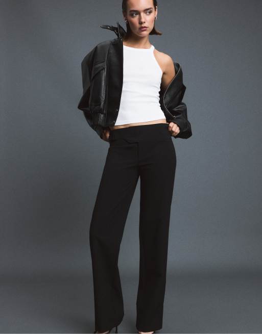 Stradivarius gestreifte Hose mit geradem Bein und Schnallendetail in Schwarz, 5 von 7