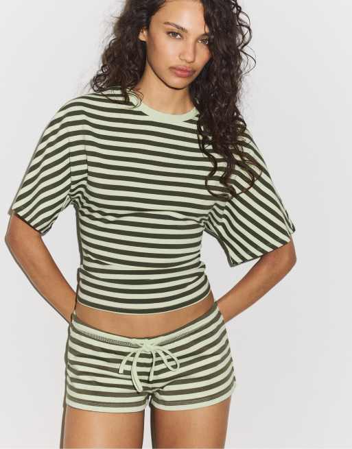 Stradivarius – Gestreifte Mini-Shorts in Khaki, 2 von 4