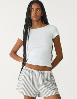 Stradivarius - Gestreifte Shorts in Ecru-Weiß