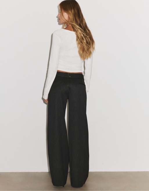 Stradivarius gestreifte Smart-Hose mit niedrigem Bund in Dunkelgrau, 3 von 7