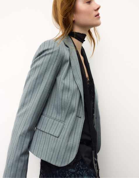 Stradivarius – Gestreifter Cropped-Blazer in Grau meliert - view 1