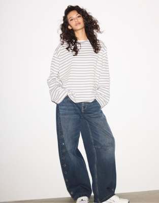 Stradivarius - Gestreiftes Oversize-Langarmshirt in meliertem Grau