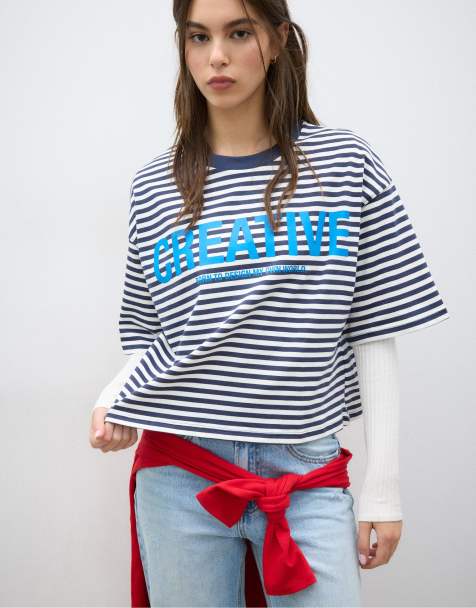 Stradivarius – Gestreiftes T-Shirt in Marineblau mit Print - view 1