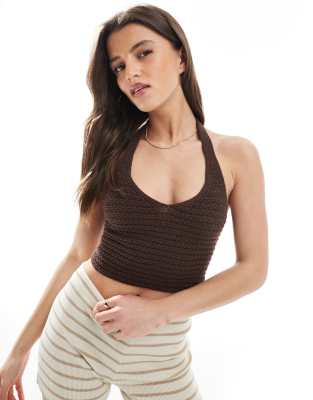 Stradivarius - Gestricktes Cropped Neckholder-Oberteil in Braun
