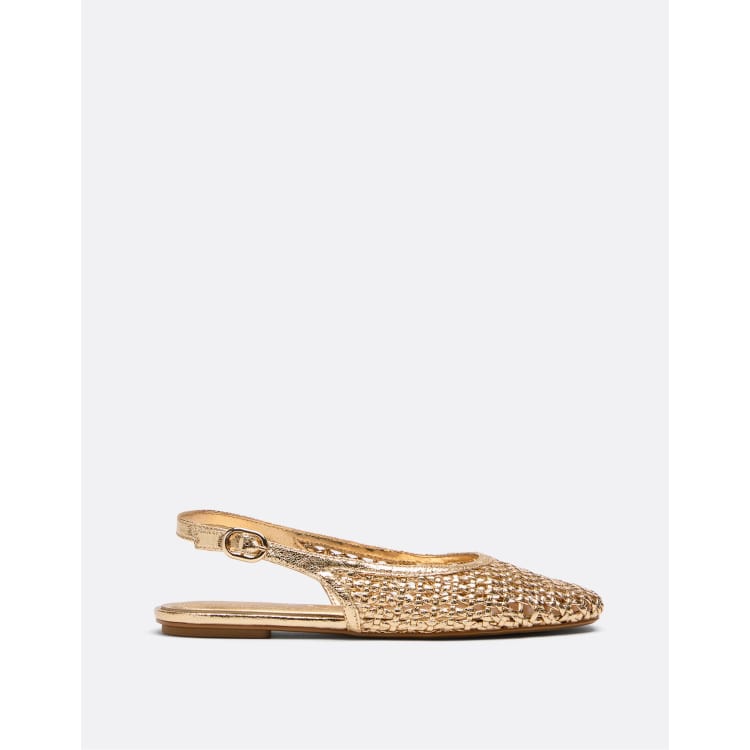Stradivarius - Gevlochten espadrilles in goud | ASOS
