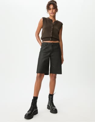 Stradivarius - Gewachste Bermuda-Jorts in Schwarz