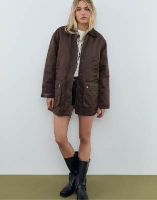 Stradivarius - Gewachster Parka in Braun mit mehreren Taschen-Brown