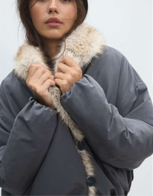 Stradivarius gewatteerd jack met faux-fur sjaalkraag in donkergrijs, 4 van 7