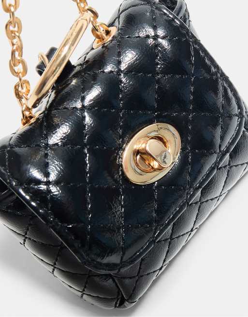 Stradivarius gewatteerde mini tas met bedeltje in zwart, 2 van 4