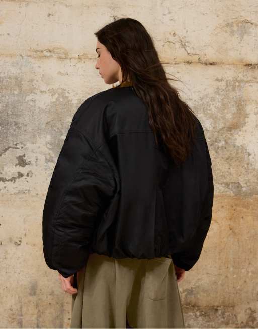Stradivarius giacca bomber con rever in pelliccia sintetica nera, 3 di 7