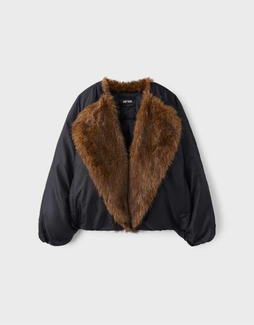 Stradivarius giacca bomber con rever in pelliccia sintetica nera, 6 di 7