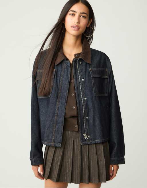 Stradivarius - Giacca in denim blu risciacquato con dettagli a contrasto