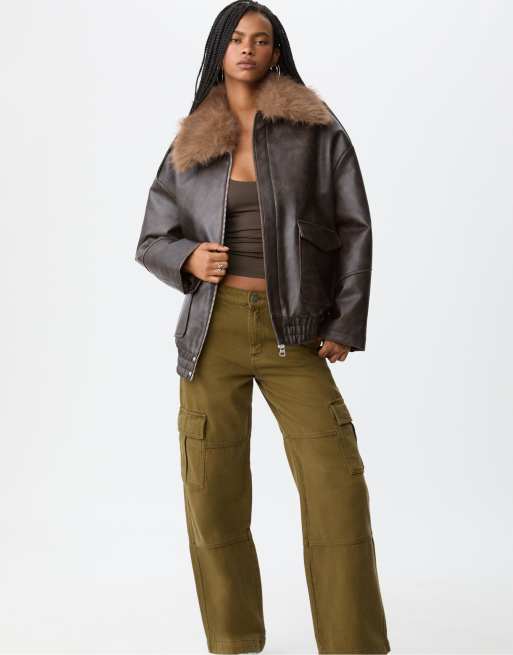 Stradivarius - Giacca in pelle sintetica grigia oversize a contrasto