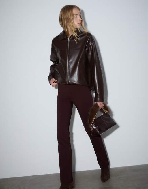 Stradivarius - Giacca oversize in pelle sintetica marrone, 2 di 4
