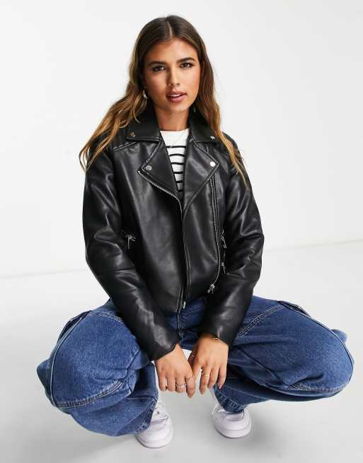 Stradivarius - Giacca stile motociclista in pelle sintetica nera con zip doppia 