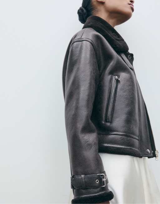 Stradivarius - Giacca taglio corto nera double-face