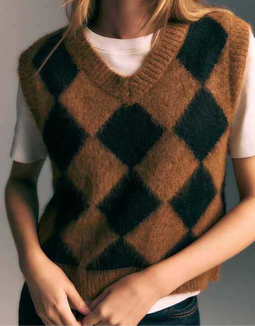 Stradivarius Gilet in maglia color cammello pallido a rombi ASOS