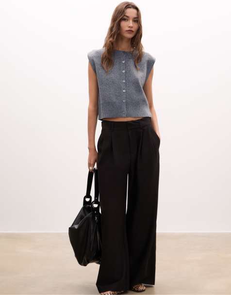 Stradivarius - Gilet in maglia grigio scuro con spalle imbottite - view 1