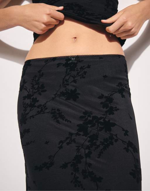 Stradivarius gonna midi dritta in tulle nera, 4 di 7