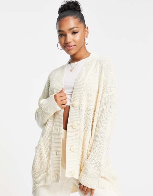 Stradivarius – Gräddvit stickad kofta i oversize 