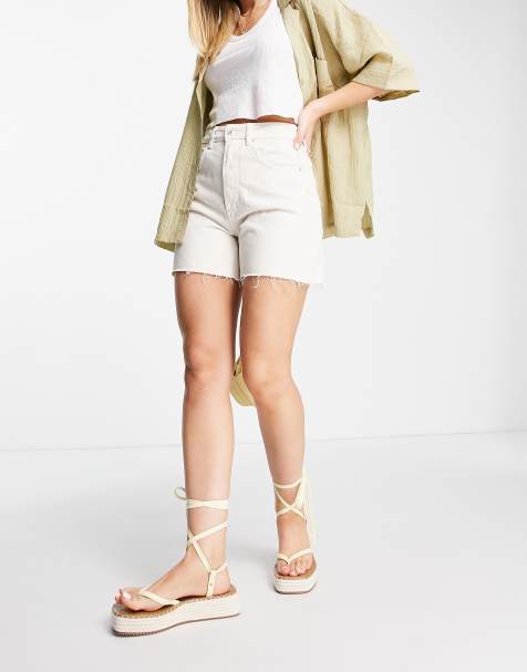 Stradivarius – Gräddvita jeansshorts i dad-modell - view 1