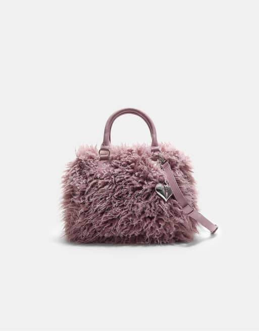 Stradivarius - Grålilla bowlingtaske i imiteret pels med hjerteformet detalje