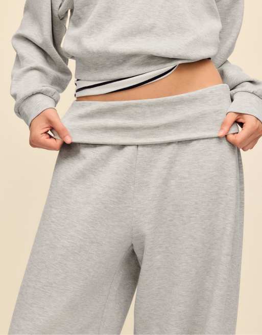Stradivarius – Gråmelerade, mjuka mjukisbyxor med ballongben och nedvikt midja, 2 av 4