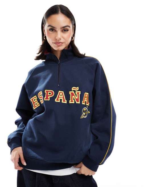 Stradivarius – Granatowa bluza z zapięciem na suwak pod szyją i grafiką z napisem „España”