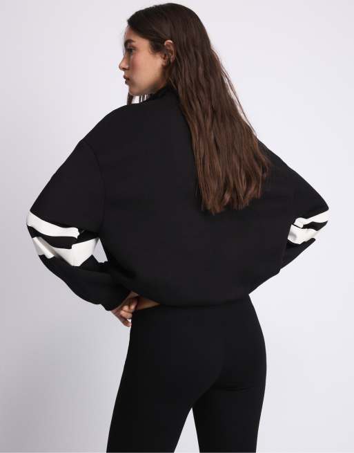 Stradivarius Graphic balloon sweatshirt in black, 3 of 7