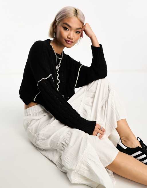 Stradivarius – Grobmaschiger Strickpullover in Schwarz mit Kontrastnaht 