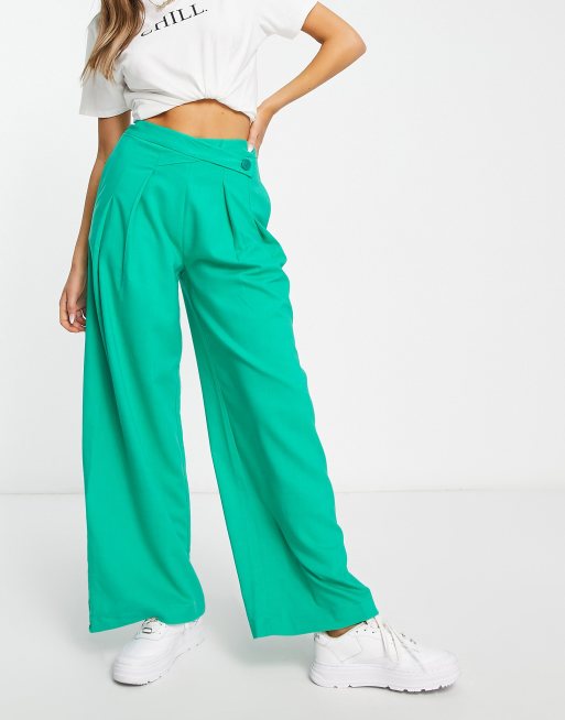 Stradivarius – Gröna, figursydda byxor i super slouchy-passform med vida ben