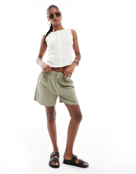 Stradivarius – Gröna, figursydda shorts - view 1