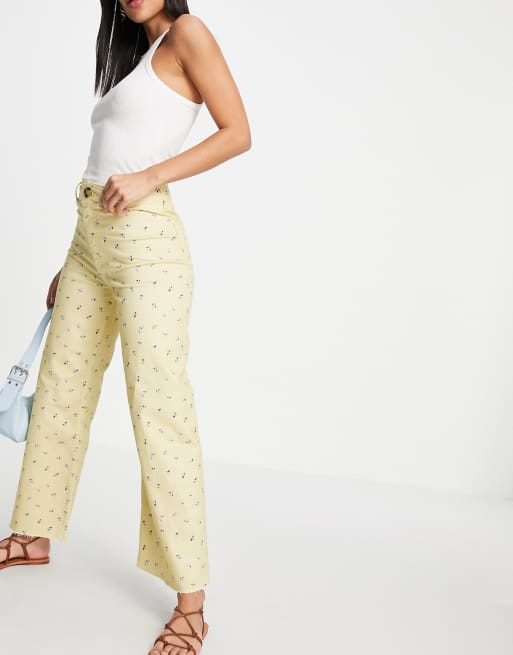 Stradivarius – Gula blommiga ankellånga jeans med vida ben