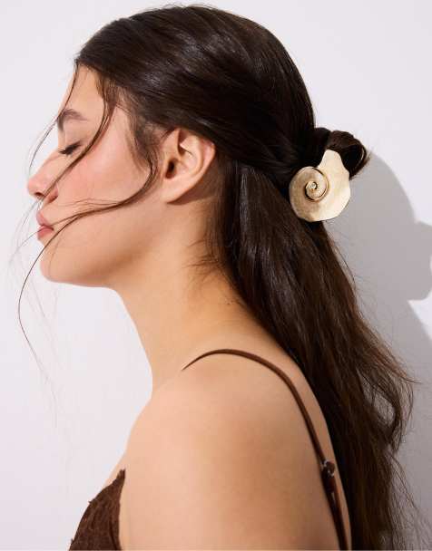 Stradivarius – Haarklammer in goldfarbener Muschelform - view 1