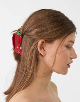 Stradivarius - Haarklammer in Rot mit Chilischoten-Design