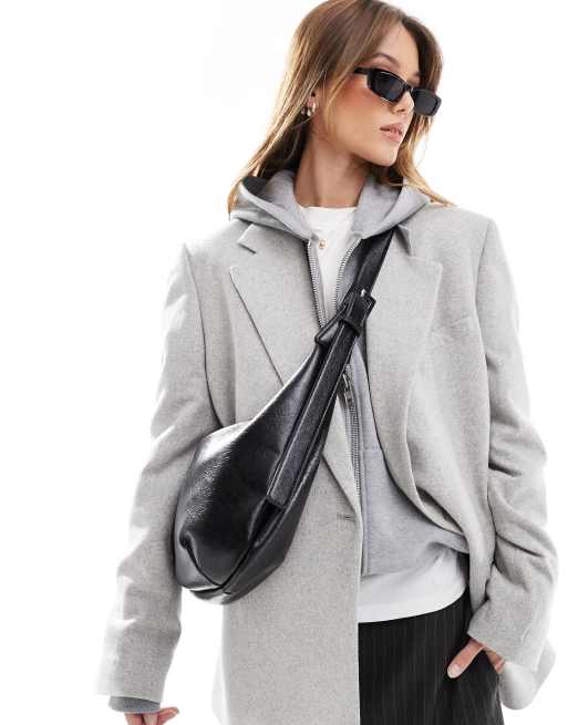 Stradivarius – Halbmondförmige Oversize-Schultertasche in Schwarz