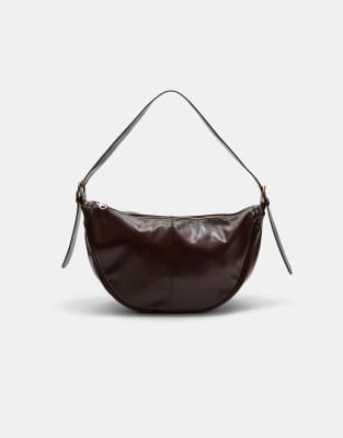Stradivarius - Halbmondförmige Tasche aus Kunstleder in Braun-Brown