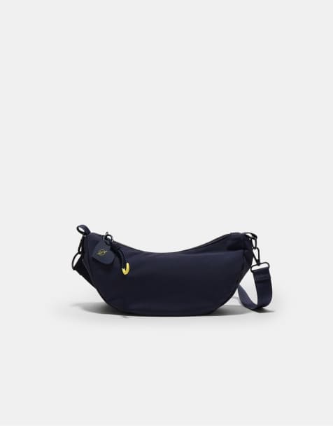 Stradivarius – Halbmondförmige Umhängetasche aus Stoff in Marineblau - view 1